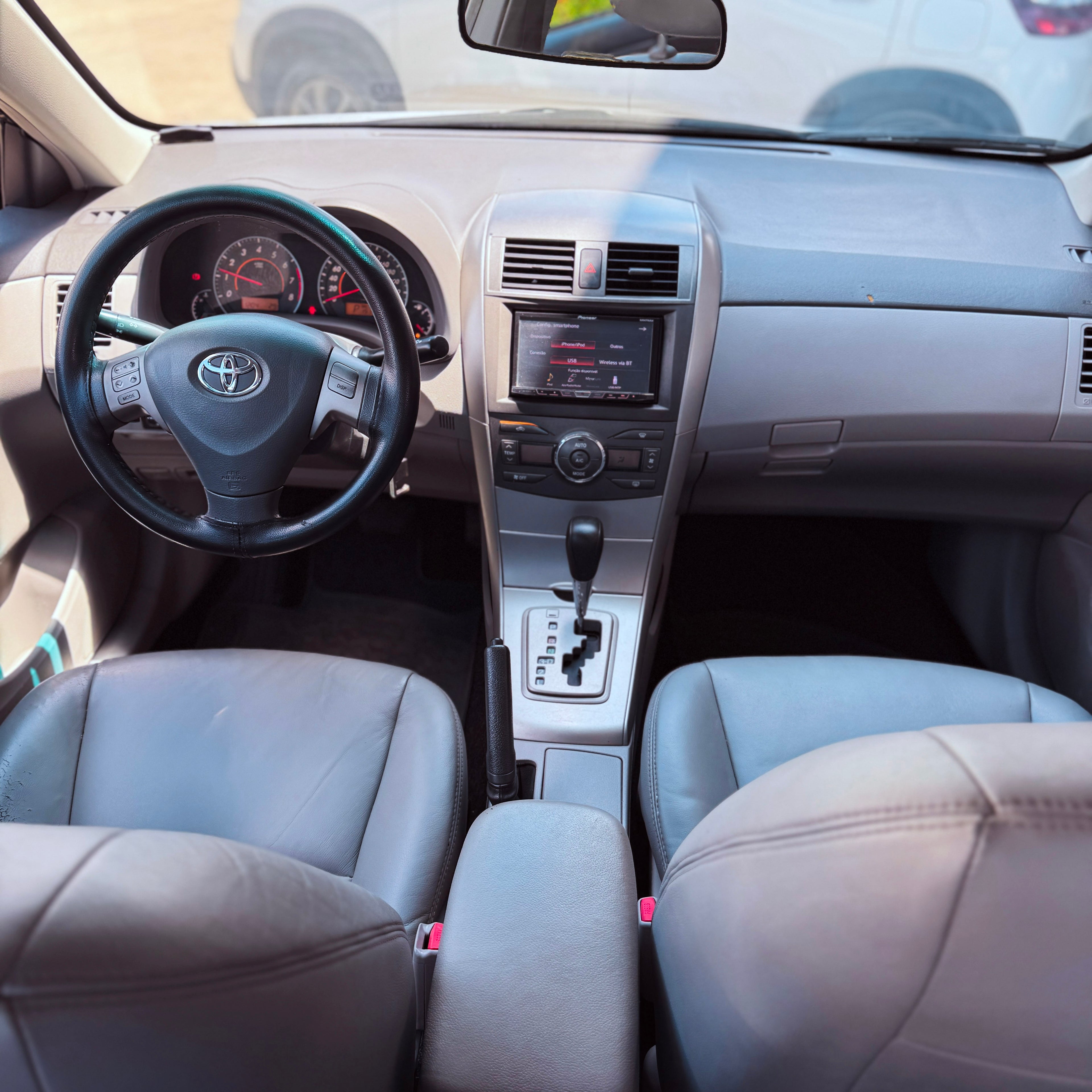 Toyota Corolla 1.8 GLi Automático